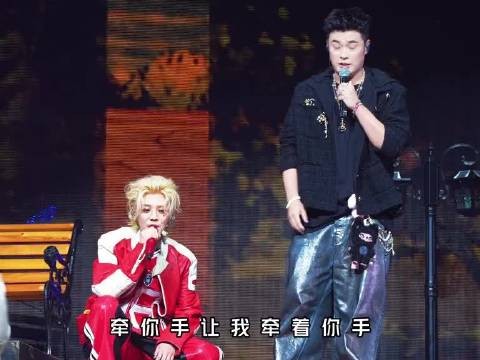 陈赫和鹿晗没想到私底下关系这么好,陈赫幽默,能带着鹿晗也快乐吧