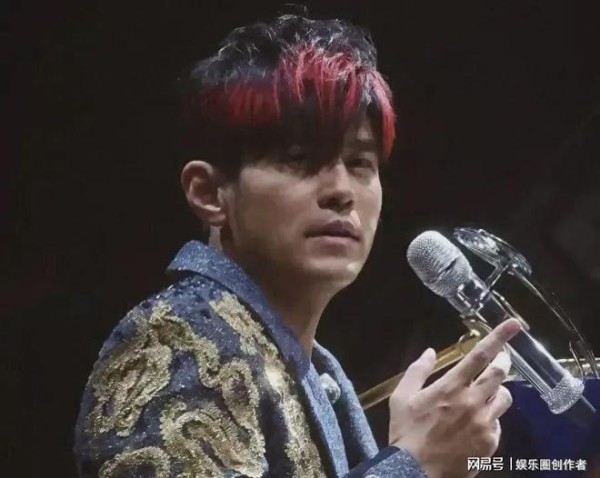 暴雨夜,周杰伦唱了不到一小时,票价一万二。