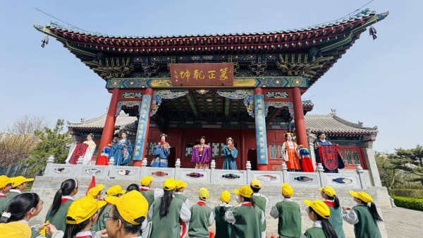 清明节自古流传：太原双塔公园雅集敬祖怀恩，杜雪艳等同袍古礼诵祭