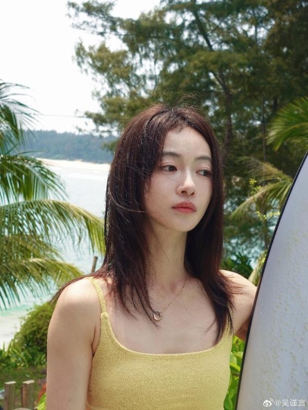 吴谨言气质好绝。