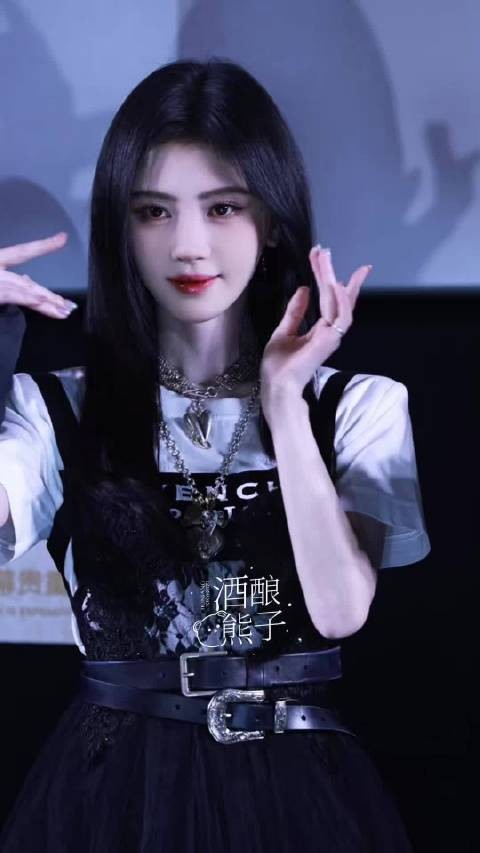 鞠婧祎这段手势舞完全是千娇百媚，跳完海豹鼓掌太萌了啊啊啊