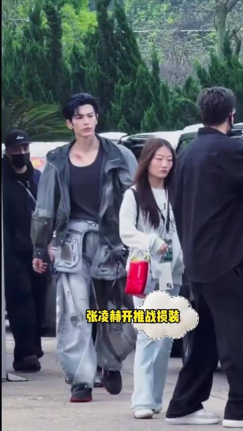 骨相优越就算了,连伤都长在审美点上,破碎感绝了吧