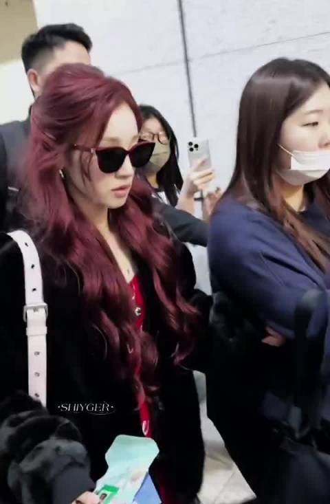 宋雨琦现身景德镇明显消瘦引担忧