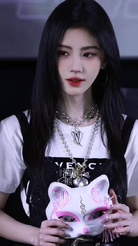 额滴神呀，鞠婧祎美成啥了