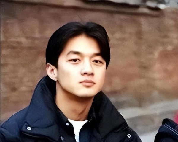 李嫣：我妈钱多到用不完，但穷困潦倒的爸爸，落魄住进普通小区