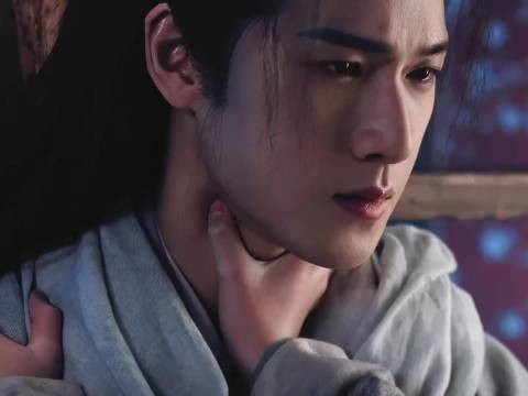 诸葛玥好不容易在冰湖被捞出来，却只能默默守护楚乔，不敢和她相认！