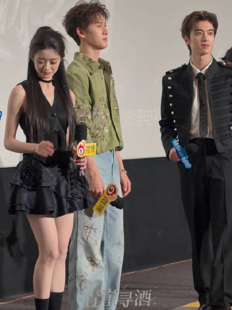 人群中一眼看到这个李昀锐 太优越了