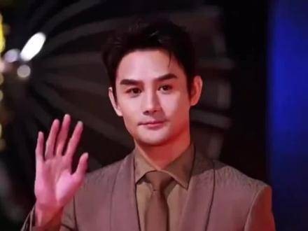 岁月沉淀，魅力愈浓的十位男星登场！快来看看谁最戳中你的心？ 张嘉译