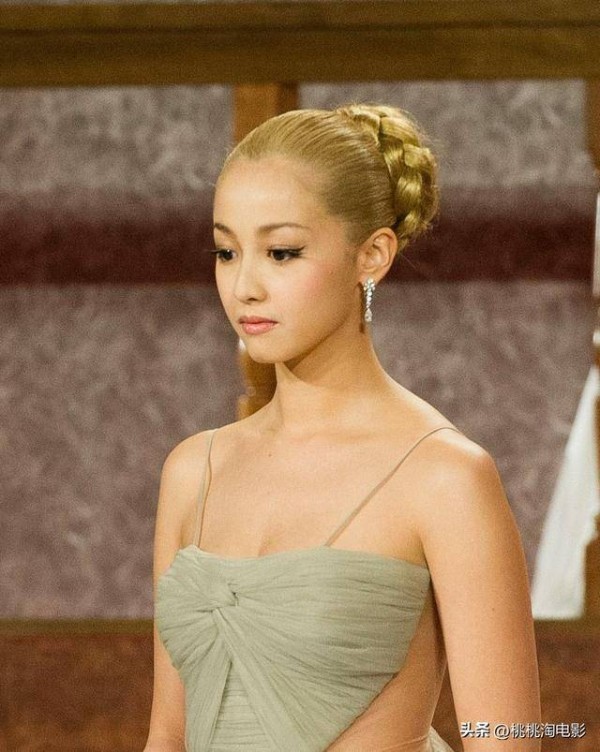 从顶流花旦到涉毒退圈，那个惹出大争议的女人又回来了