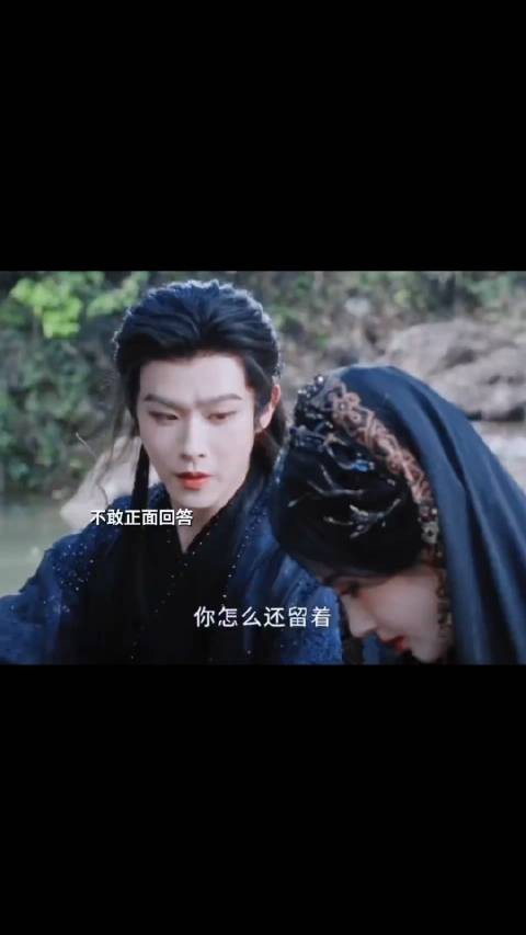 不管龙神大人收回多少次手，露芜衣都会再次牵起他的手