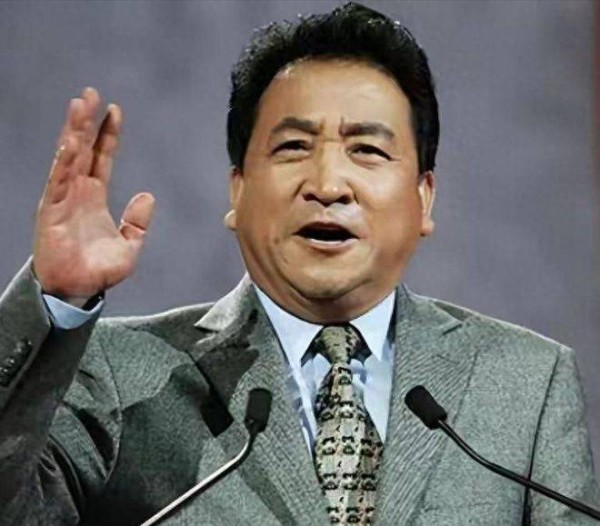 75岁姜昆近况：与46岁未婚女儿相依为命，生活着实令人羡慕！