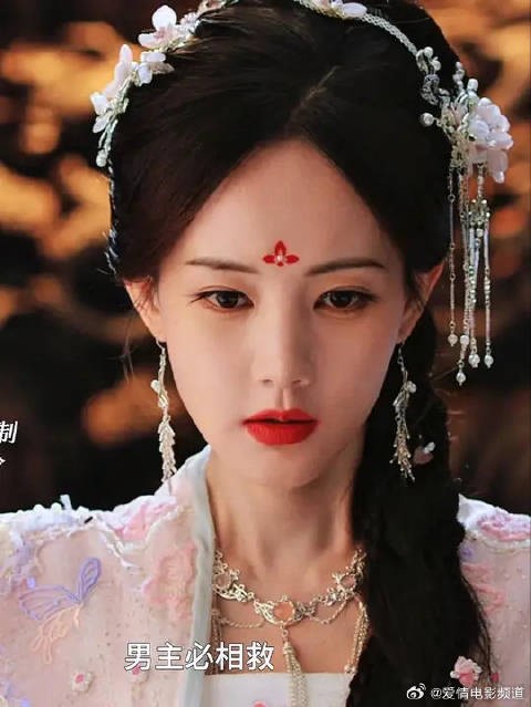 两人感情刚升温,好不容易亲上了,结果下一秒男主就掉马甲了,这下完蛋了