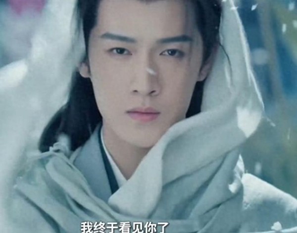 《月鳞绮纪》和《冰湖重生》各看2天，一部比一部烂，全部弃剧