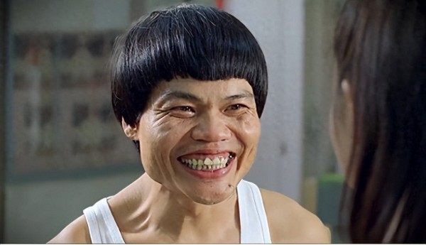 香港知名男星被偶遇神情呆滞，每日工作12小时，前妻曾爆料患癌