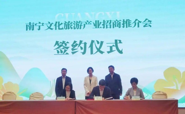 两地图书馆签约 共筑文化交流新桥梁