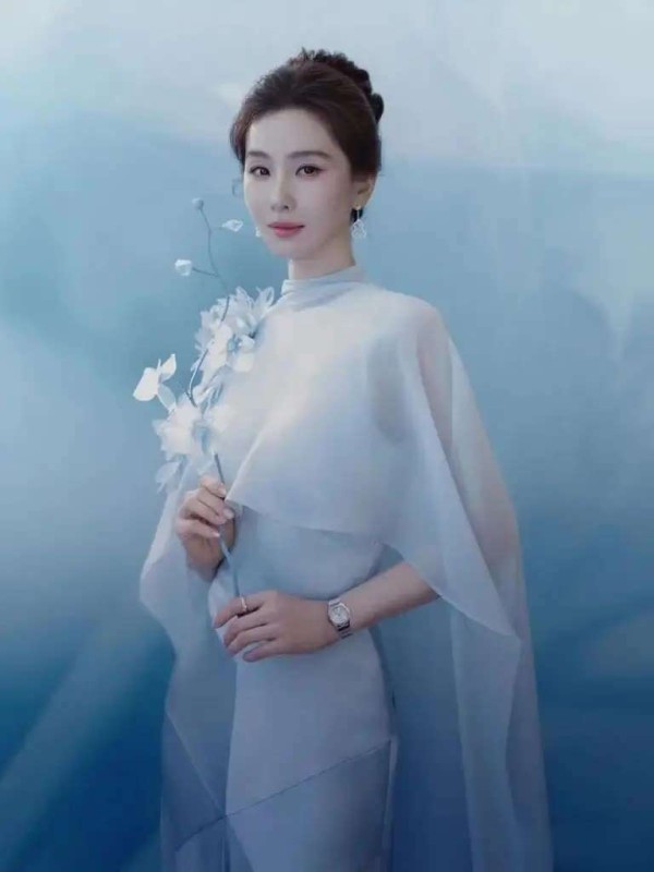 刘诗诗美得像从宋画里走出来的春仙子！