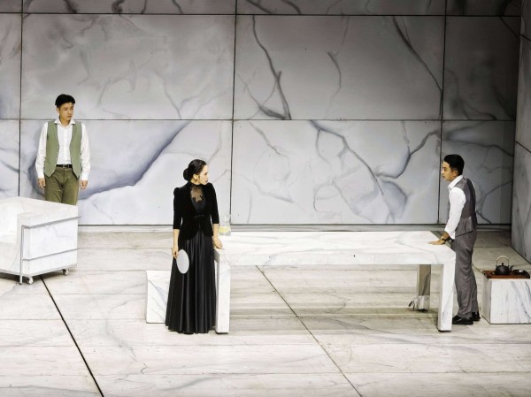 离婚7年差距太大！杨幂身家45亿，刘恺威话剧票80元卖不动