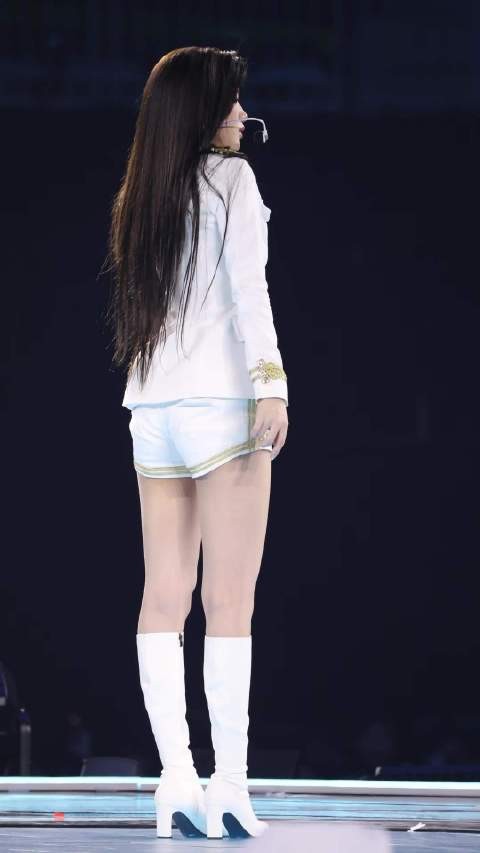 欣赏一下安宥真的身材