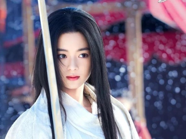 《冰湖重生》不换角原因，力挺黄杨钿甜，让观众反感