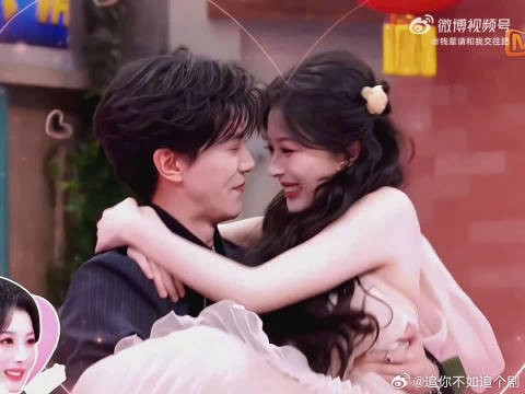 一看到这期是孔雪儿和邓凯，我立马冲去看，不齐而俞终于又合体了