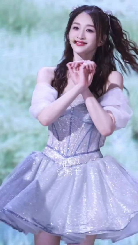 我一个30岁老太太，看李小冉50岁小姑娘跳舞