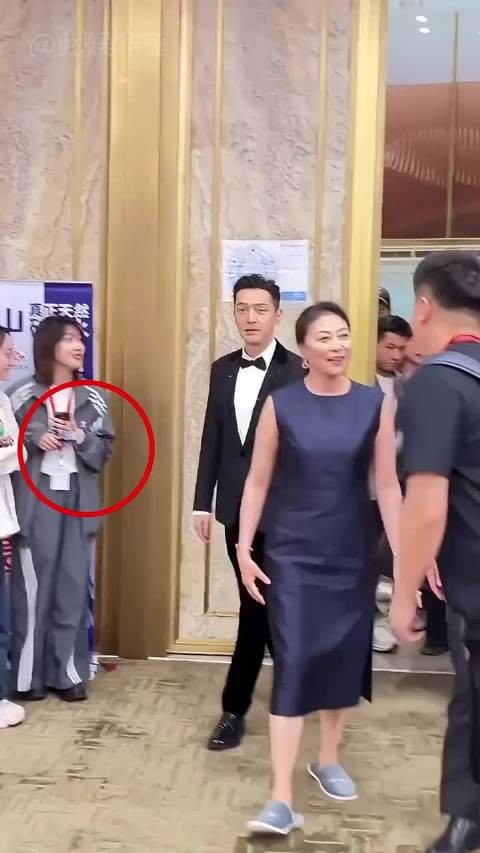 割韭菜名场面，三位明星临场反应各有看点 胡歌 肖战 王一博 刘宇宁 刘涛 成毅