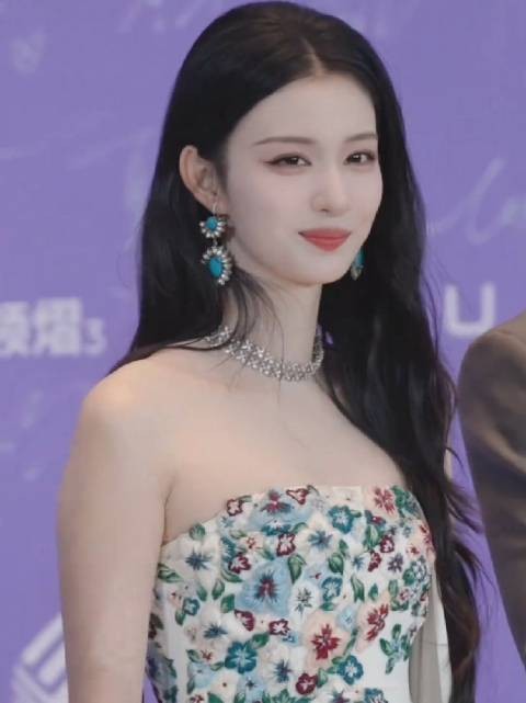 王楚然这状态也太好了,又白又漂亮,真的好好看王楚然,真的好喜欢