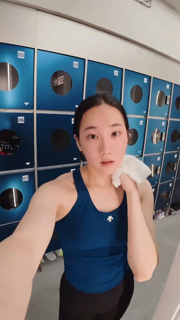 港姐季军揭TVB残酷真相！合约5年却没工作，网友劝她快离巢