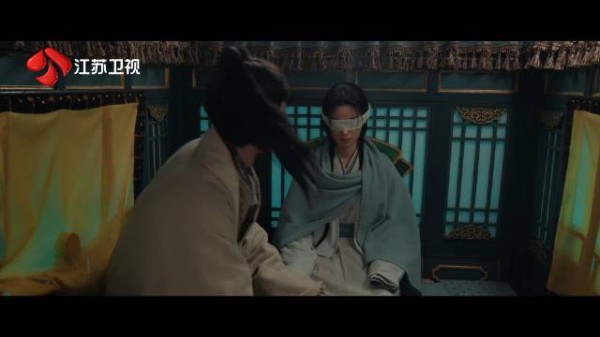 江苏卫视冰湖重生灯会引观众驻足