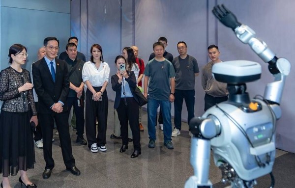 北京人艺话剧《张居正》剧组走进深圳前海