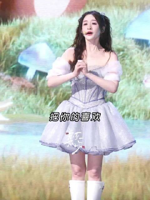 办公室李小冉早来晚走全力工作