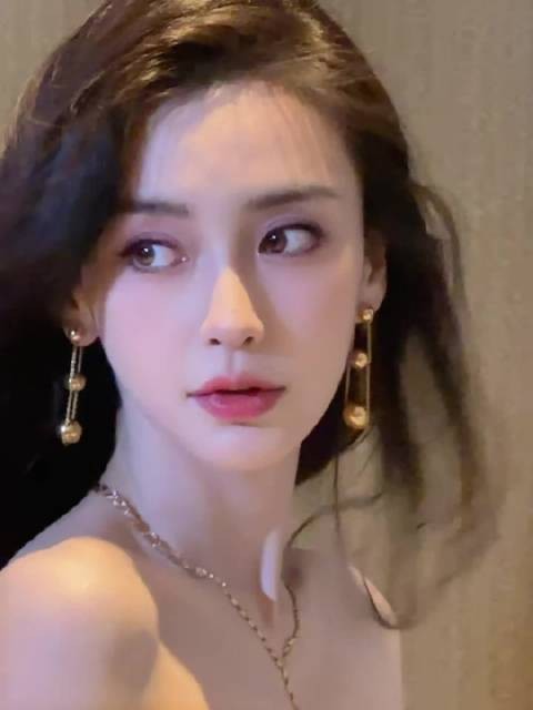 杨颖这么些年了,还一直这么美