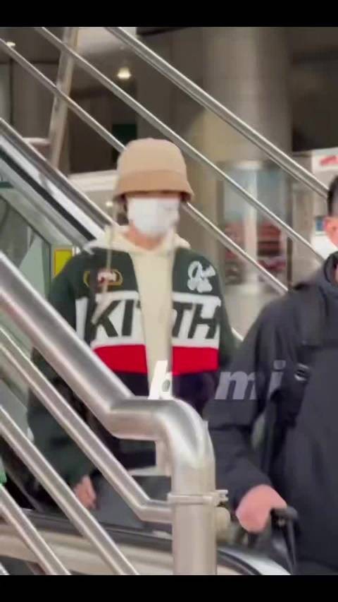 鹿晗现身桂林录制五哈,休闲装扮青春活力