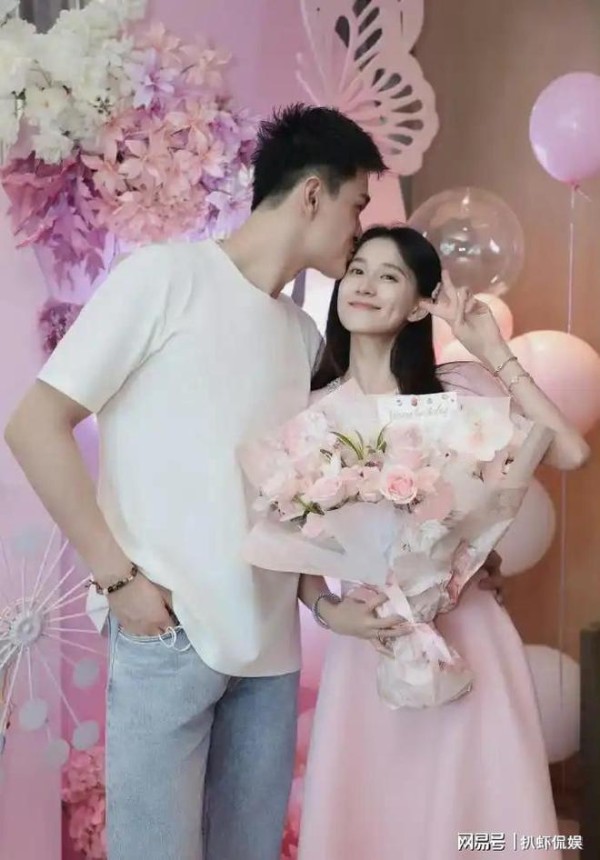 孙杨否认限制张豆豆交友，希望交正直的朋友，他曾被多位好友重创