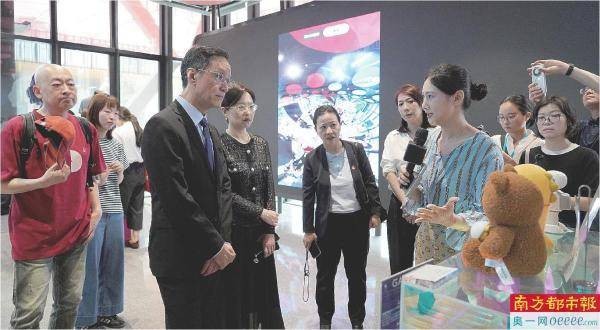 冯远征主演 话剧《张居正》明日深圳首秀