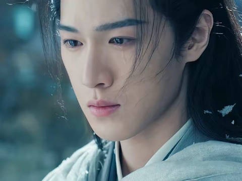 这段眼神戏堪称神来之笔！