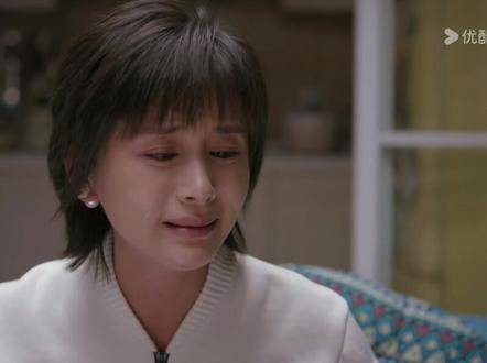 我凌厉的个性从不允诺感情里的挫败，却在几个刹那间甘愿为你俯首称臣