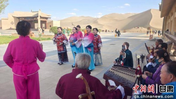 敦煌：非遗展演添彩文旅融合