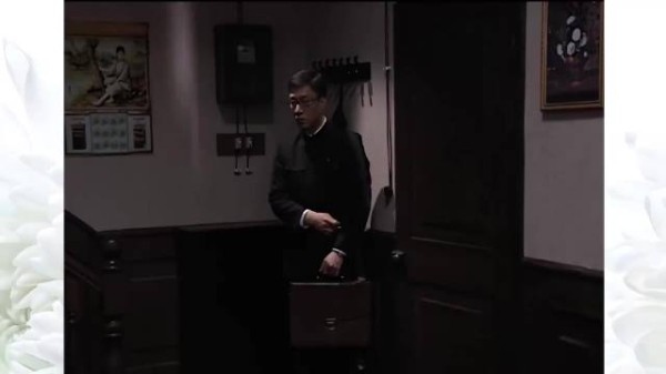 潜伏：佛龛被抓了，余则成很高兴，拉着翠平喝酒庆祝