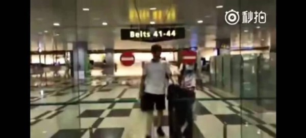 小王机场贴心照顾小莎，换现买单宠溺点餐