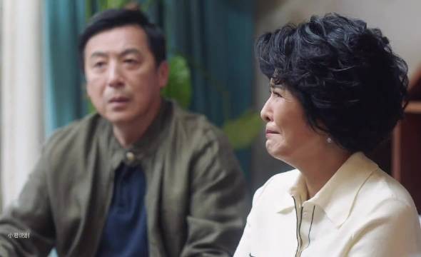 三十而已：爸爸妈妈知道钟晓芹离婚的事情 误以为女儿为了小奶狗出轨