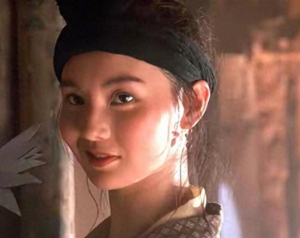 60多岁张曼玉北京参加活动！这脸有点发福了，可状态还是超级无敌