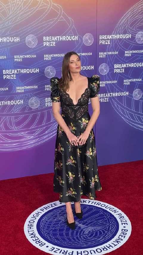 莎拉波娃39岁生日引回忆，与小威争锋时代令人怀念