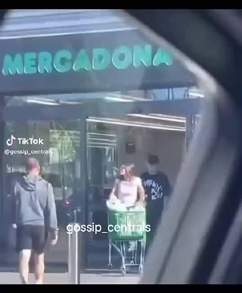 佩德里和女友逛超市