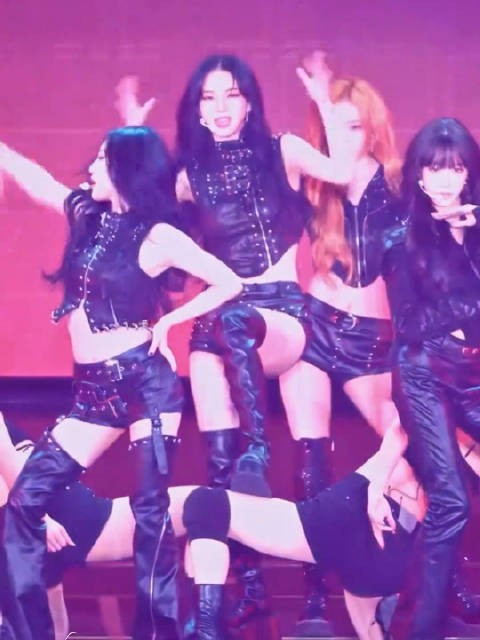 aespa日单《Attitude》首唱 气场全开！