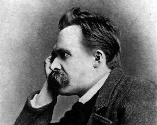 尼采：一个腐败的社会一般有哪些特征呢？