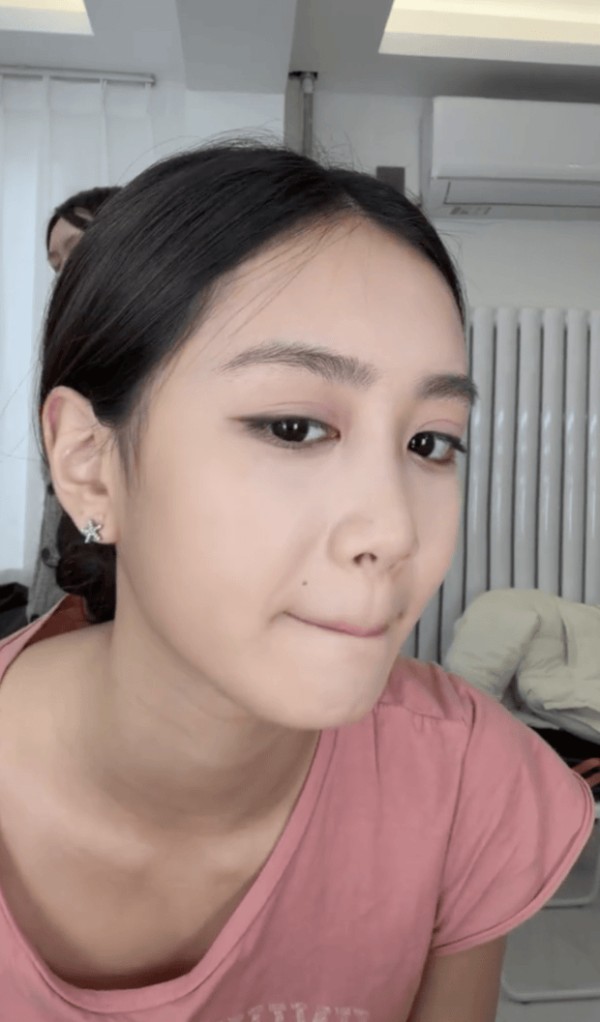 考拉眼妆个性十足。