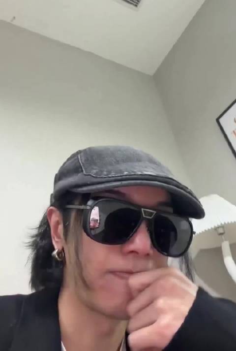 华晨宇因为演唱会延期，直播的时候哭了！