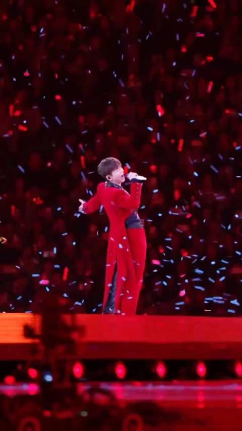 张杰坦言珍惜歌唱舞台认真对待每场演出