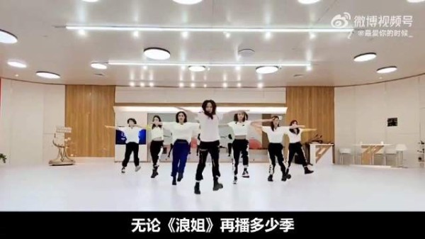 浪姐展现女性多元魅力打破年龄焦虑